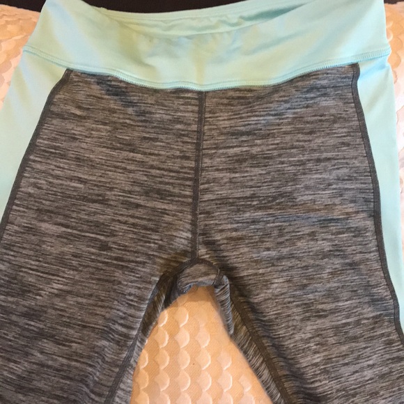 Under Armour adult small pull on leggings gray and mint color excellent conditio - Picture 5 of 10